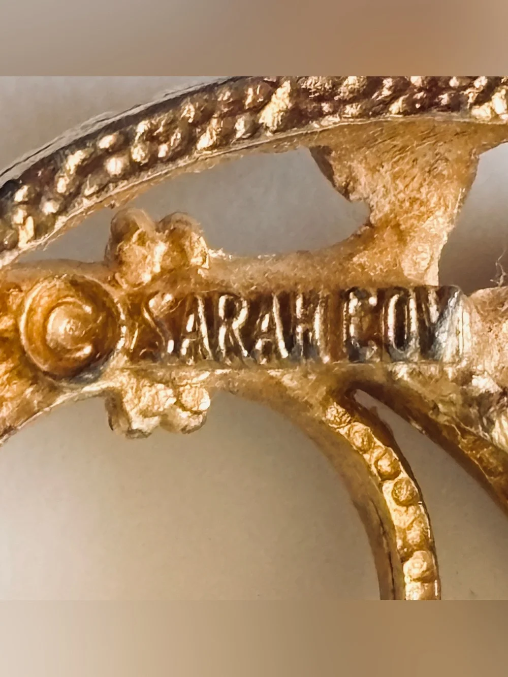 Vintage Sarah Cov Gold Tone Wreath Pin Textured Leaf Faux Pearl Green Accent